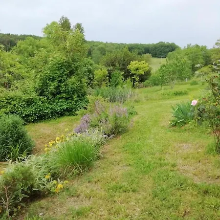 Quaint In Aquitaine With Furnished Garden 펜션
