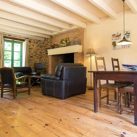 Quaint In Aquitaine With Furnished Garden 펜션