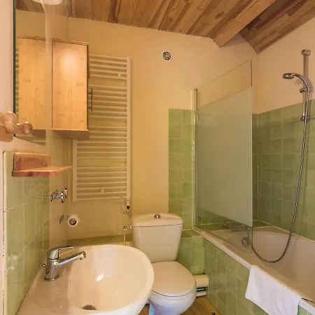 펜션 Quaint In Aquitaine With Furnished Garden
